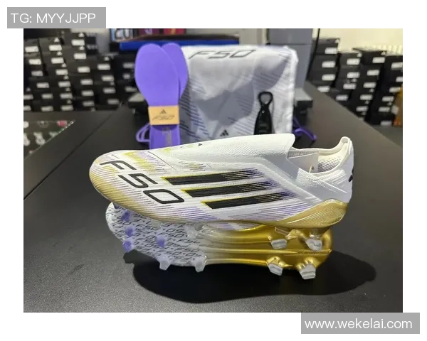 后卫足球明星们的足球鞋选择与性能解析